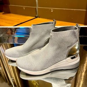 Michael Kors Womens Silver Com Skyler-Vrand Print Woven Ankle Boot